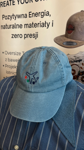 Czapka z daszkiem samolot Pisaag.png